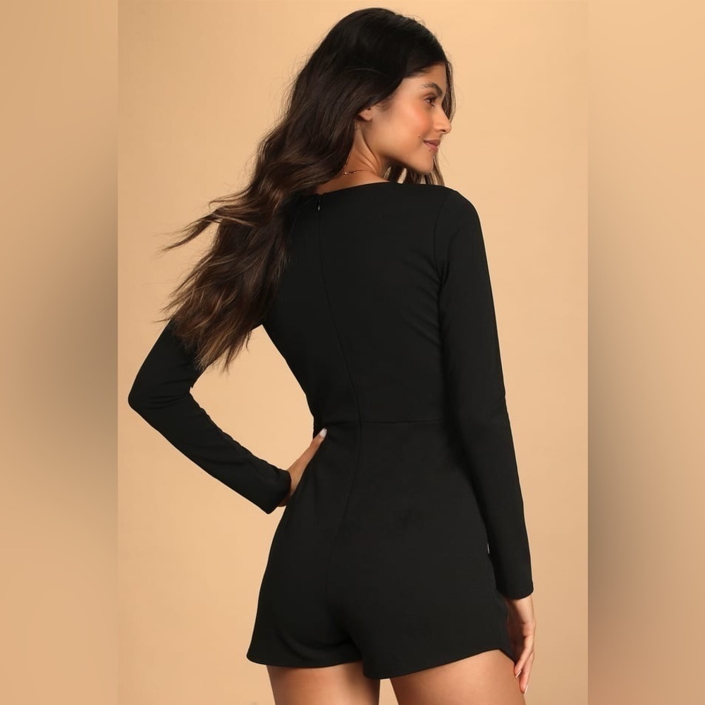 Lulu’s Babe Heaven Black Long Sleeve Asymmetrical Romper Medium M S22 - Picture 2 of 14
